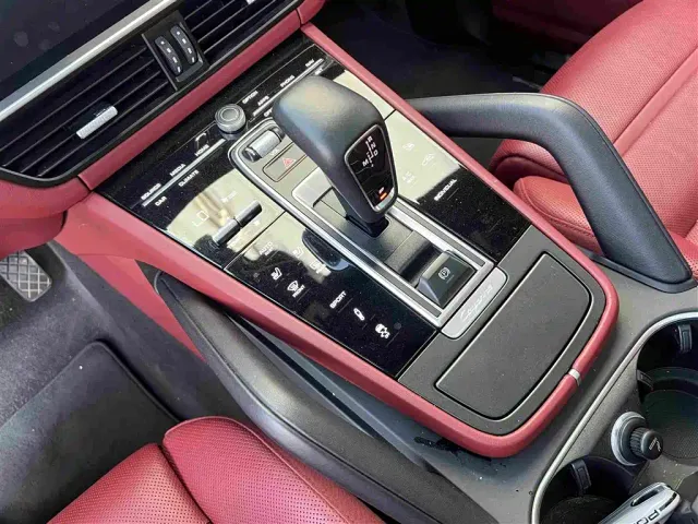 Porsche Cayenne — Фото автомобиля 7
