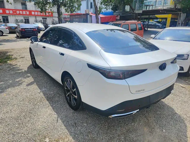 Changan Eado — Фото автомобиля 15