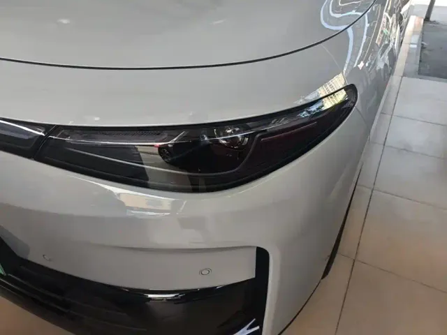 Leapmotor C10 — Фото автомобиля 23
