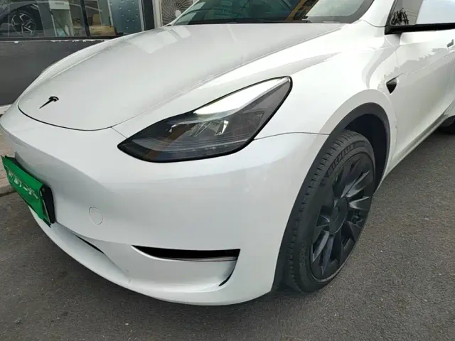 Tesla Model Y — Фото автомобиля 23