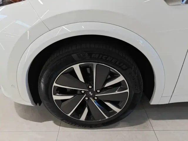 Li Auto L7 — Фото автомобиля 22