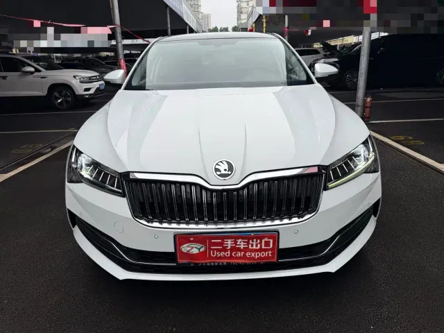 Skoda Superb — Фото автомобиля 2