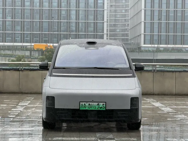 Li Auto MEGA — Фото автомобиля 2