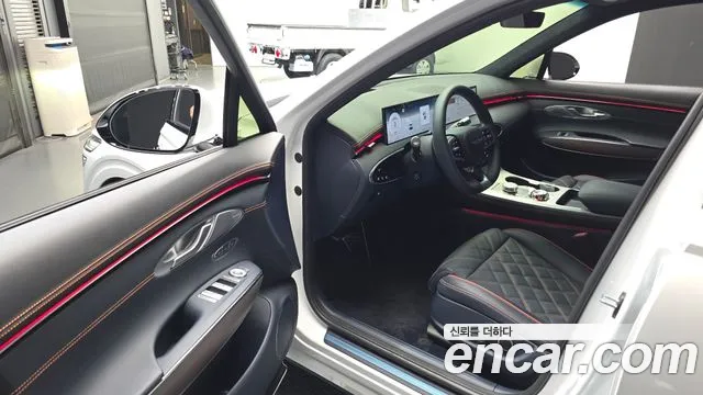 Genesis GV70 — Фото автомобиля 15