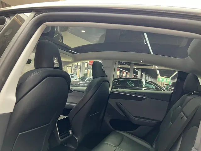 Tesla Model Y — Фото автомобиля 11