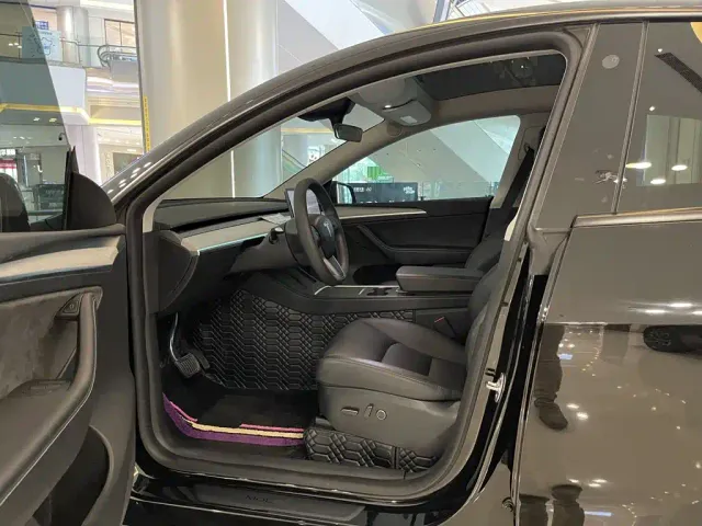 Tesla Model Y — Фото автомобиля 17