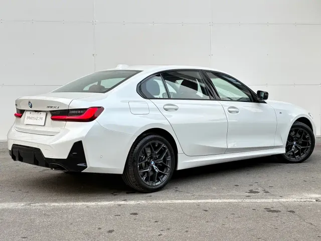 BMW 3 Series — Фото автомобиля 22