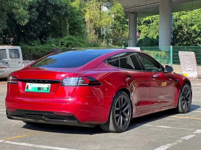 Tesla Model S — Фото автомобиля 4