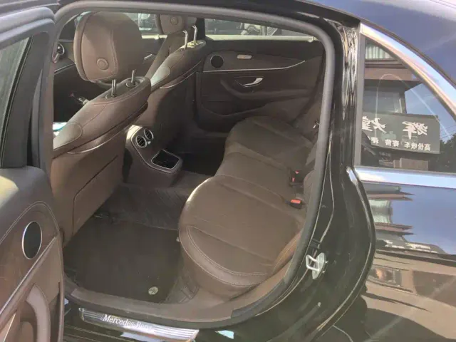 Mercedes-Benz E-Class — Фото автомобиля 11