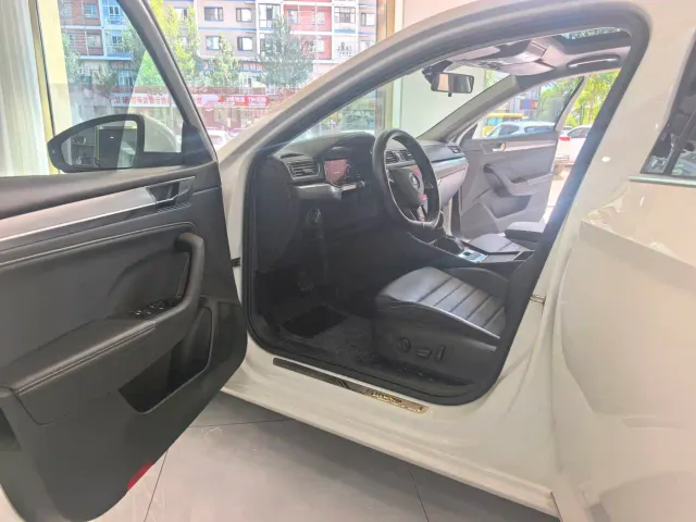 Skoda Superb — Фото автомобиля 7