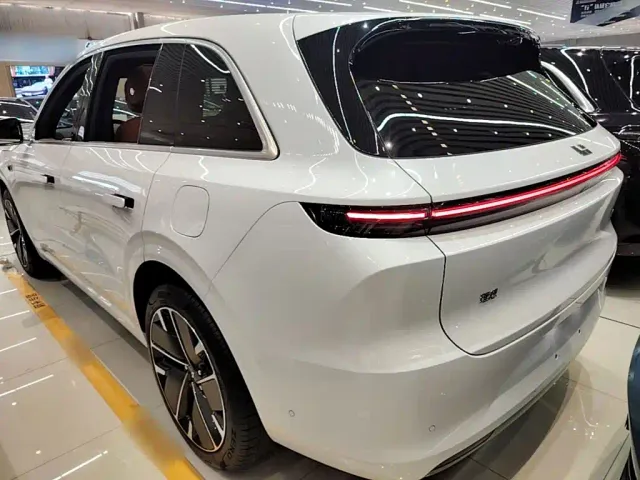 Li Auto L6 — Фото автомобиля 4
