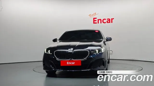 BMW 5 Series G60 — Фото автомобиля 3