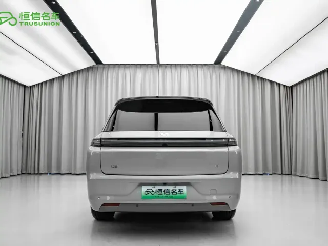 Li Auto L8 — Фото автомобиля 5