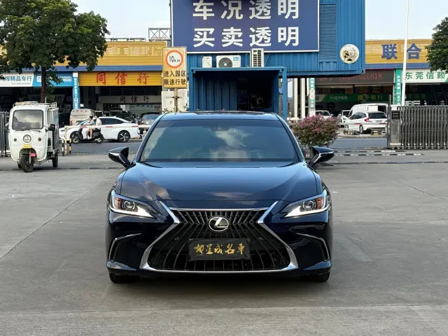 Lexus ES — Фото автомобиля 2