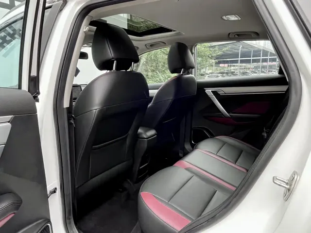 Geely Binyue — Фото автомобиля 8