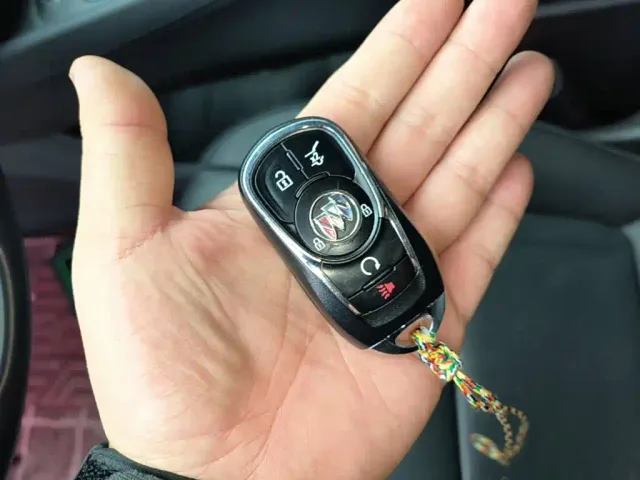 Buick Enclave — Фото автомобиля 8
