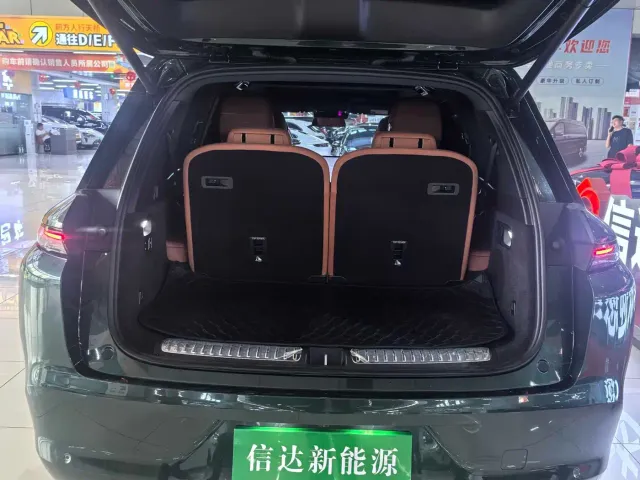 Li Auto L8 — Фото автомобиля 17