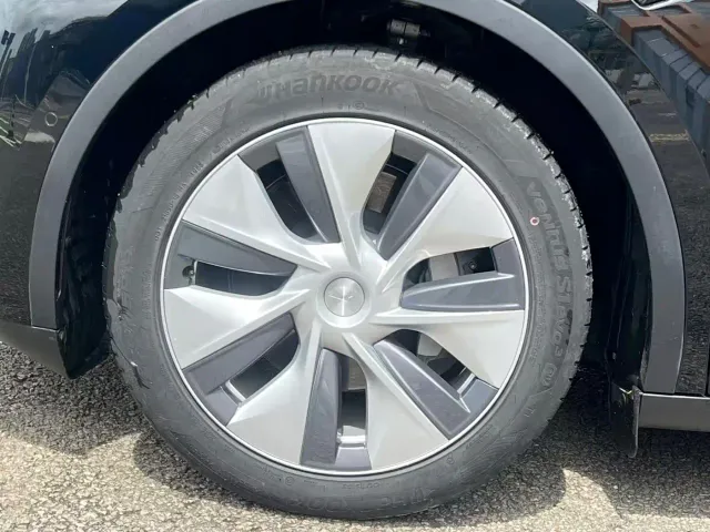 Tesla Model Y 2022 Facelift Rear-Wheel Drive Version — Фото автомобиля 12