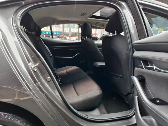 Mazda Axela — Фото автомобиля 17