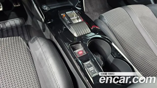 Peugeot 2008 — Фото автомобиля 4