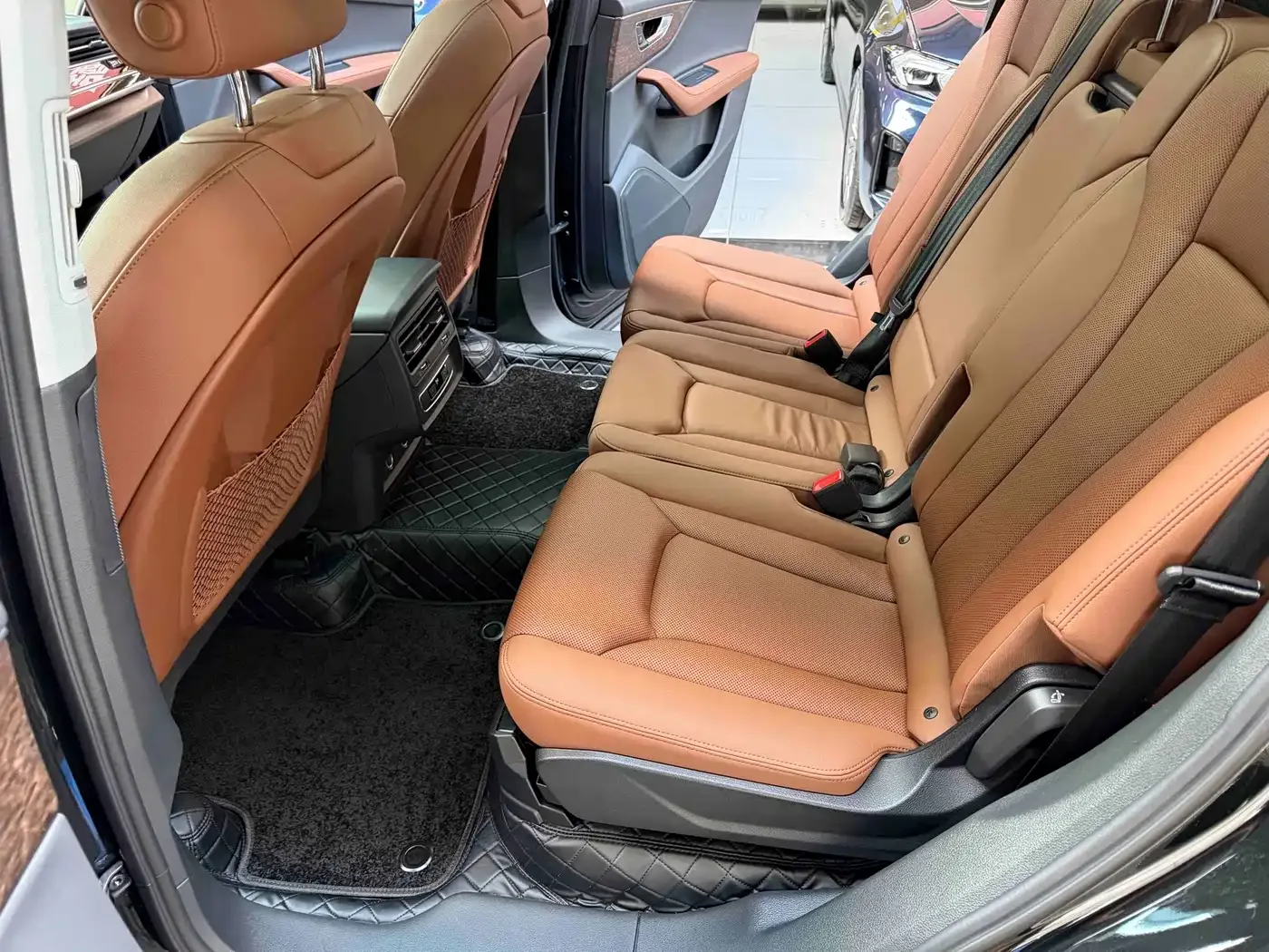 Audi Audi Q7 2024 45 TFSI quattro S line Sport — Фото автомобиля 15
