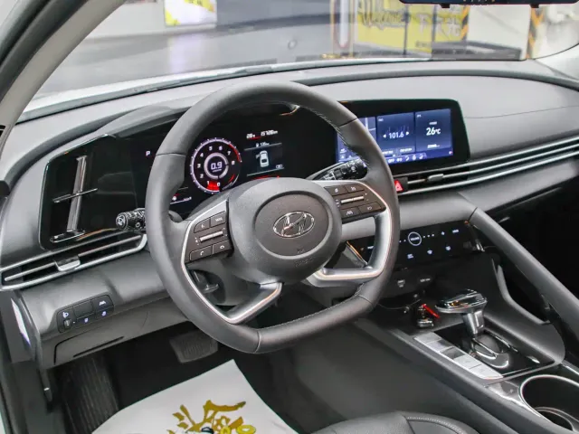 Hyundai Elantra — Фото автомобиля 5