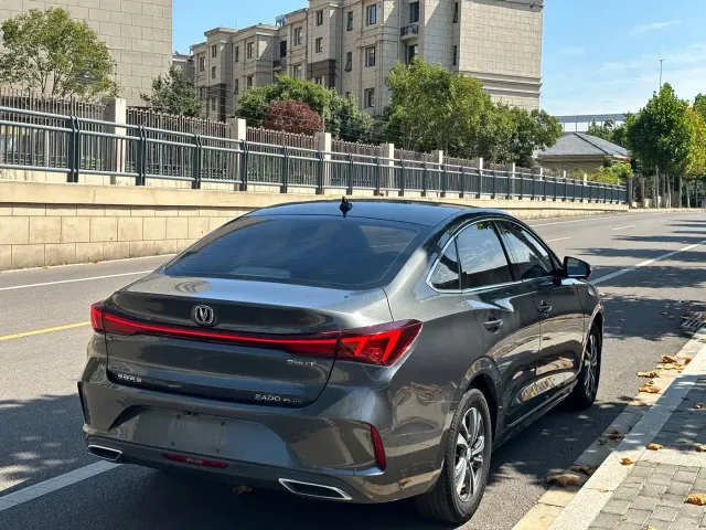 Changan Eado — Фото автомобиля 5