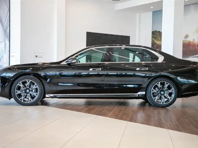 BMW 7 Series — Фото автомобиля 5