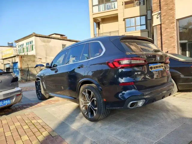 BMW X5 — Фото автомобиля 9