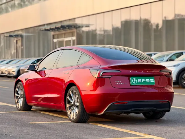 Tesla Model Y — Фото автомобиля 4