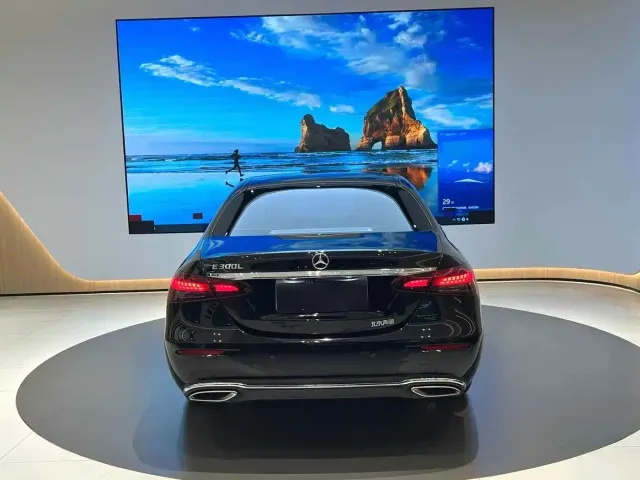 Mercedes-Benz E-Class — Фото автомобиля 10