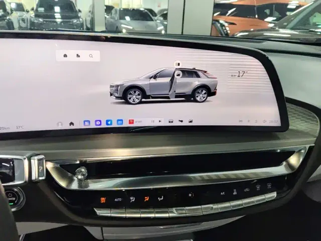 Cadillac Lyriq — Фото автомобиля 12