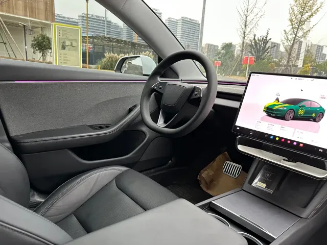 Tesla Model 3 — Фото автомобиля 11