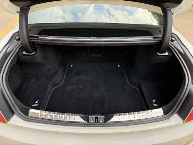 Bentley Flying Spur — Фото автомобиля 13