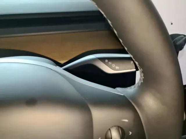 Tesla Model 3 — Фото автомобиля 13