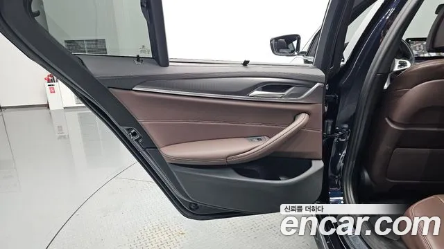 BMW 5 Series G30 — Фото автомобиля 14