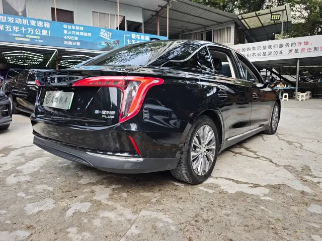 Hongqi E-QM5 — Фото автомобиля 14