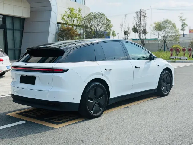 Li Auto i6 — Фото автомобиля 19