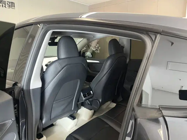 Tesla Model Y — Фото автомобиля 28