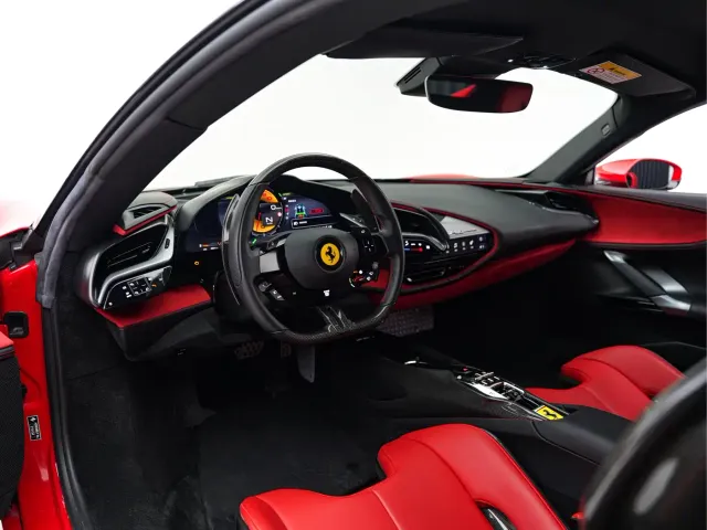Ferrari SF90 — Фото автомобиля 10