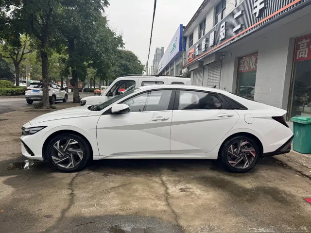 Hyundai Elantra — Фото автомобиля 4