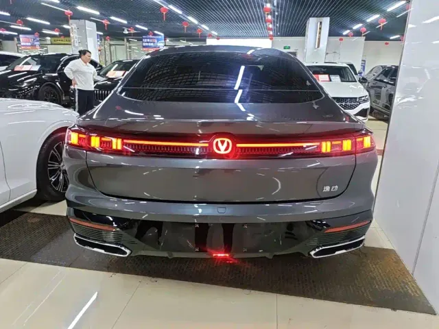 Changan Eado — Фото автомобиля 5