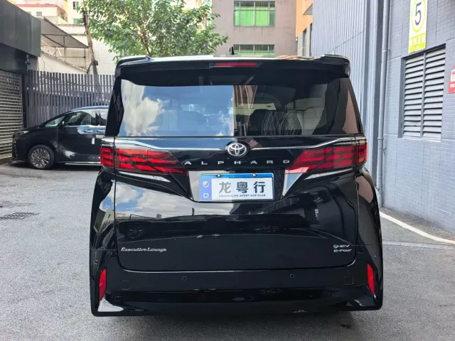 Toyota Alphard — Фото автомобиля 3