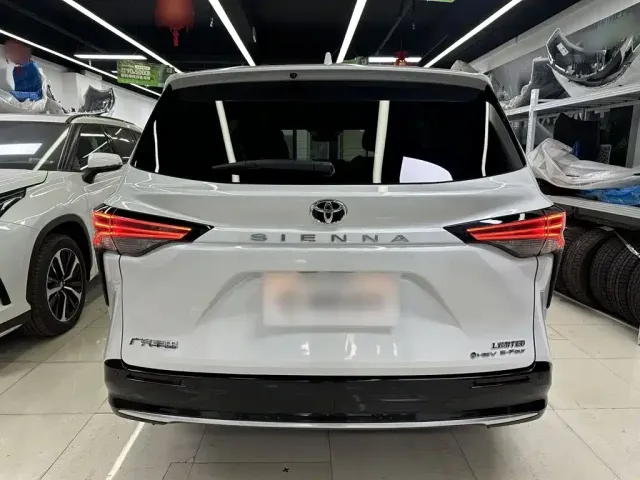 Toyota Sienna — Фото автомобиля 11