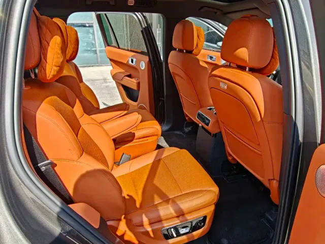 Li Auto L8 — Фото автомобиля 11