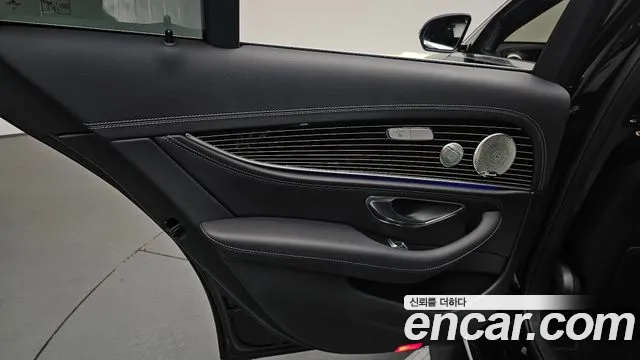 Mercedes-Benz E-Class — Фото автомобиля 21