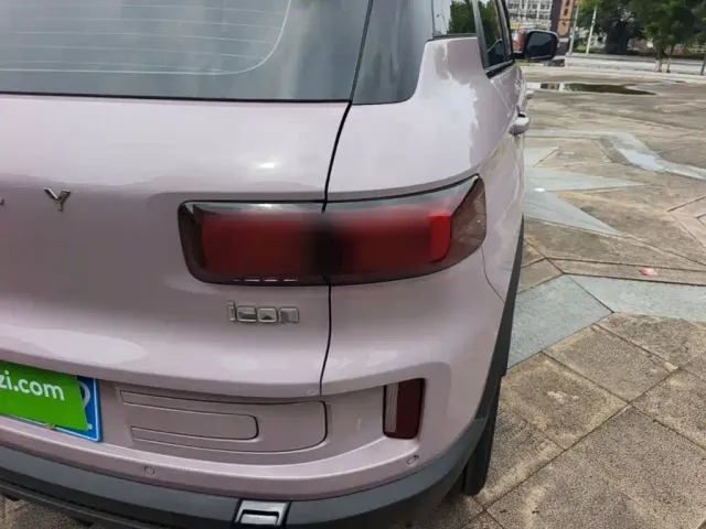 Geely ICON — Фото автомобиля 7