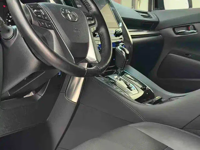 Toyota Vellfire — Фото автомобиля 4