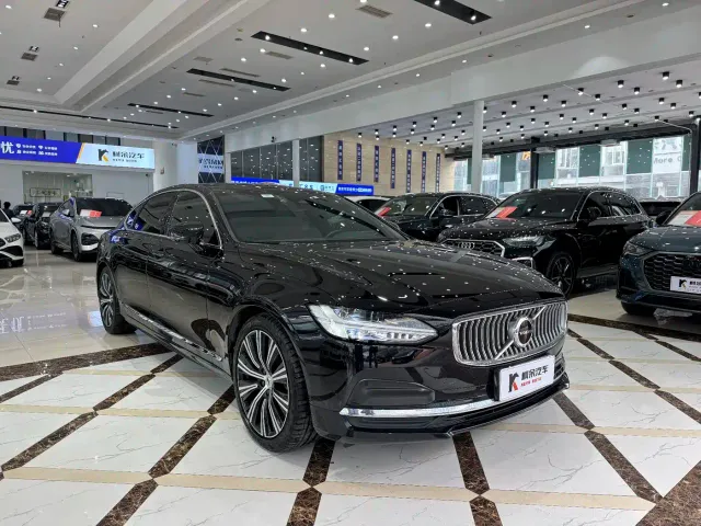 Volvo S90 — Фото автомобиля 4