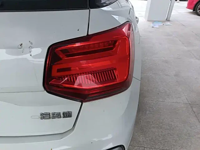 Audi Q2L — Фото автомобиля 7